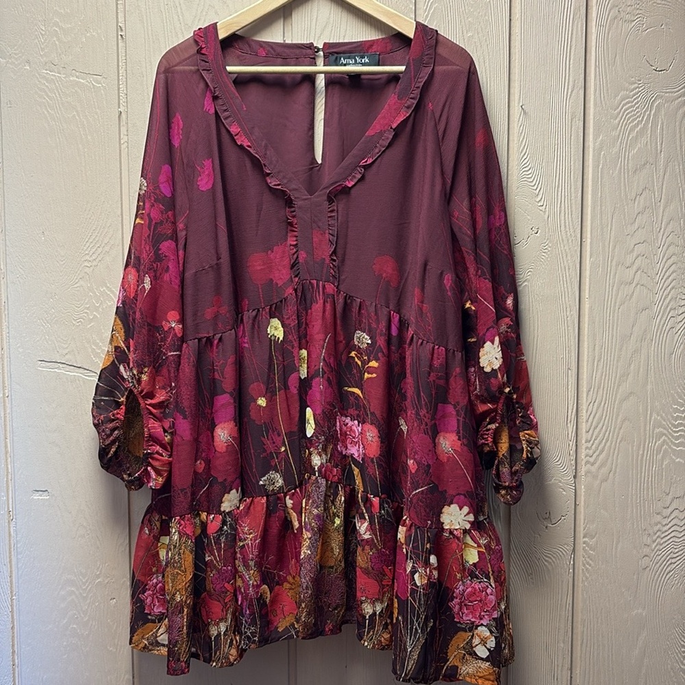 Arna York Tunic Top - Picture 2 of 13